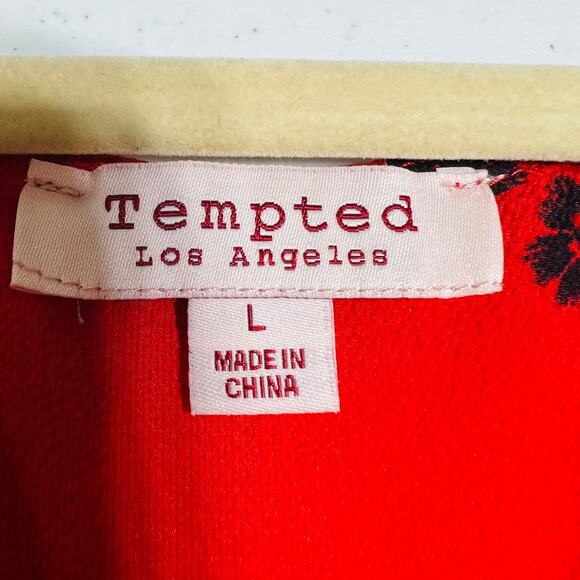 Tempted MEDIUM Red Floral Zipper V Neck Short Sleeve High Low Hem Blouse Top - Picture 6 of 7